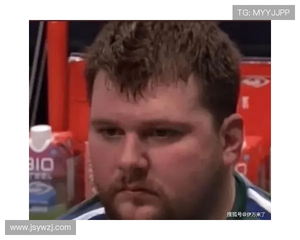 东契奇体重反弹双下巴现身腰腹部游泳圈引发关注 东契奇体重反弹双下巴现身腰腹部游泳圈引发关注